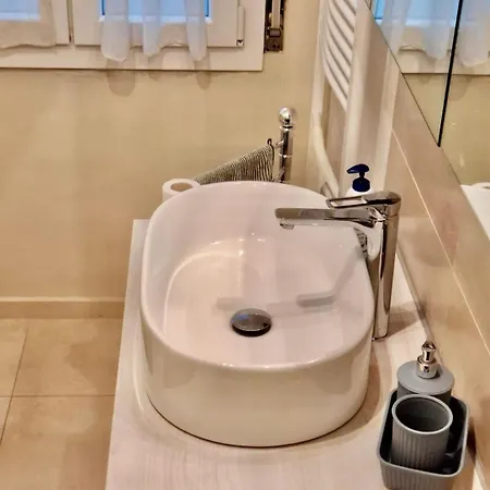 Near Hospital And 公寓 摩德纳