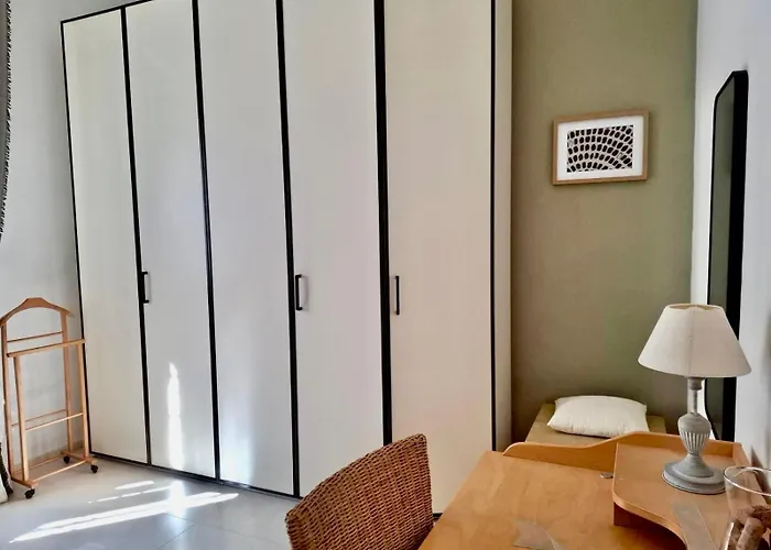 Near Hospital And * 摩德纳